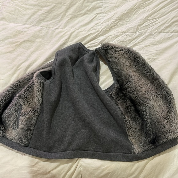 Vest - Picture 4 of 5